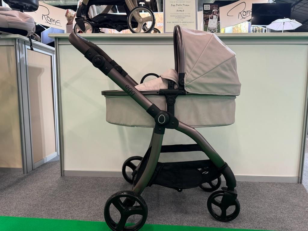 NEW COLOUR egg® Dolls Pram - Violet Hush