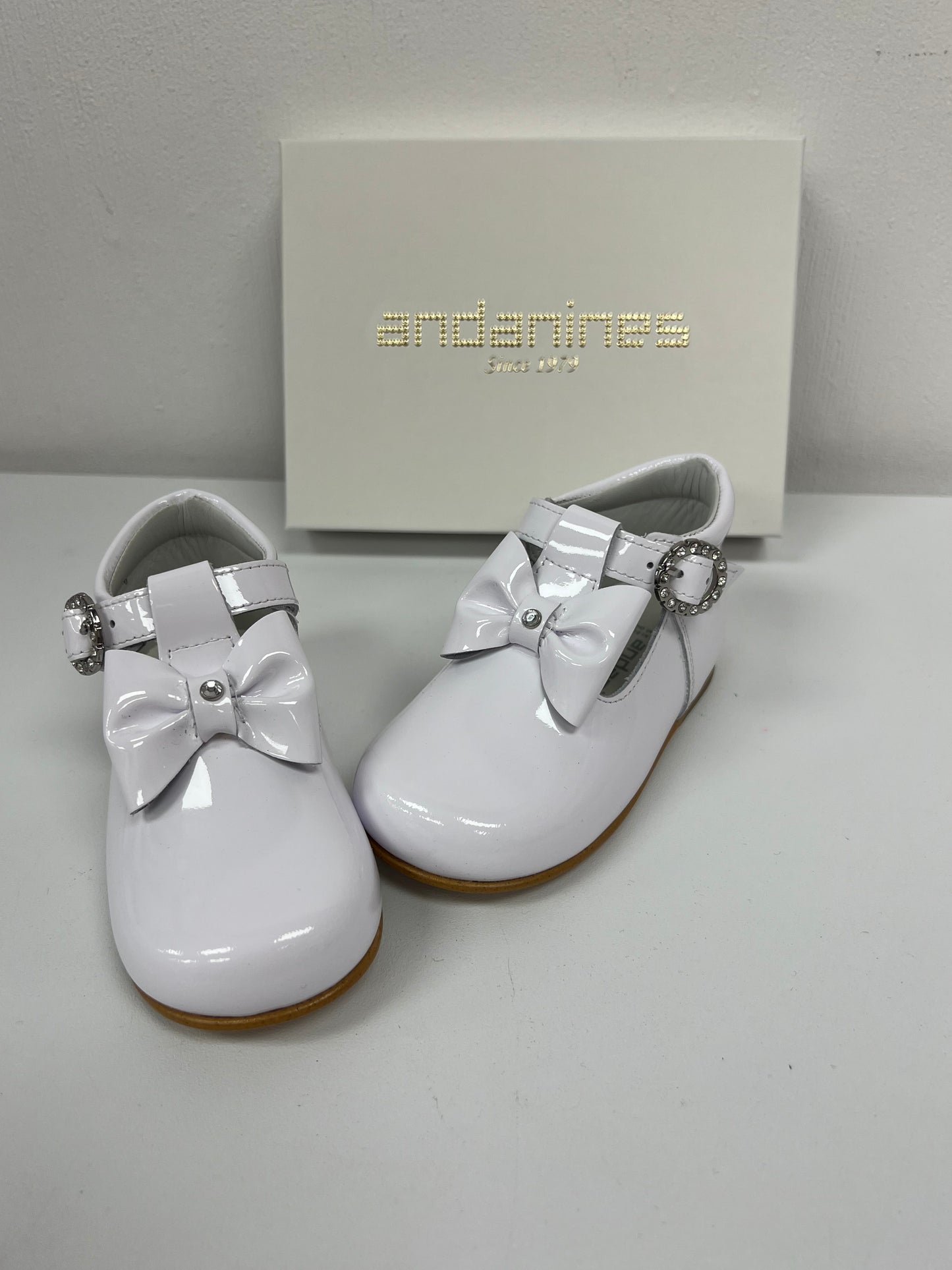 231270 White Patent T-Bar Bow Andanines
