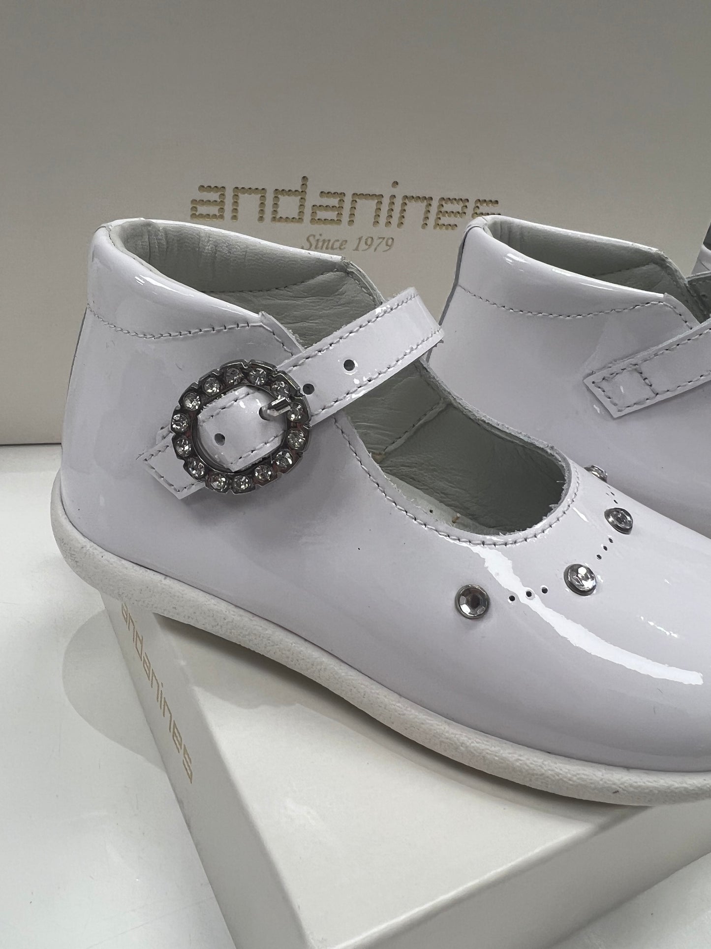 232250 Patent White Andanines
