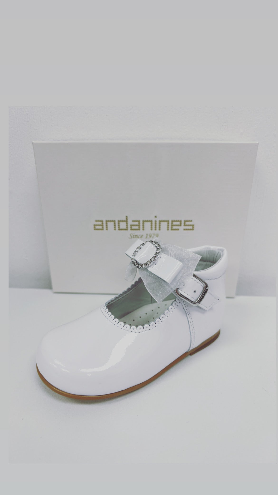 222261 White Patent Fabric Bow Andanines