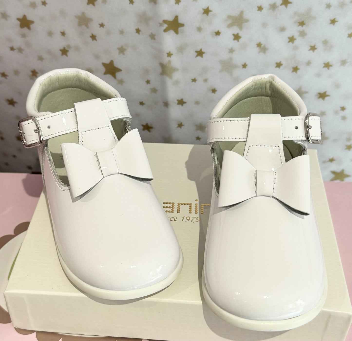 White Patent Bow High Back Andanines
