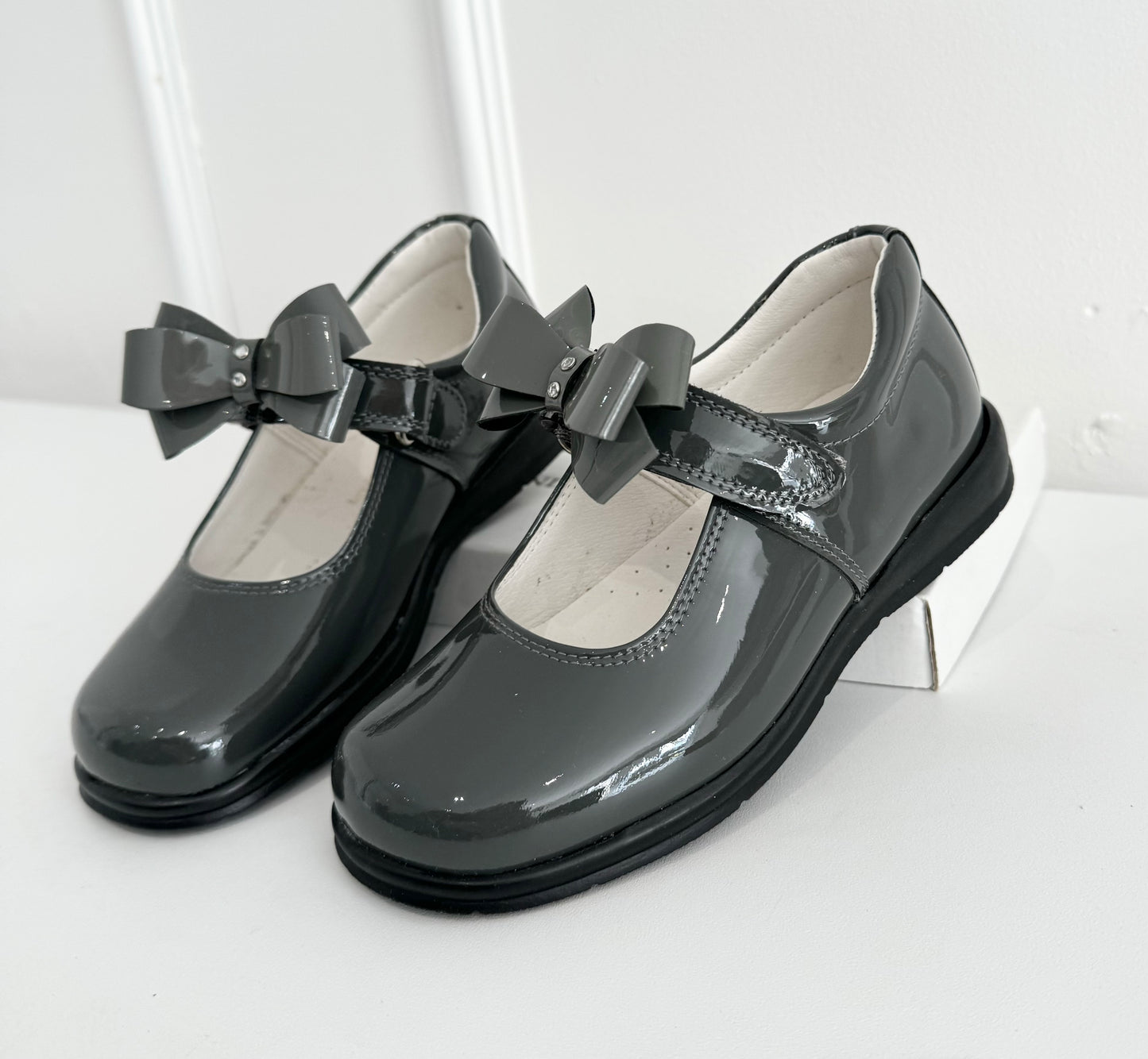 6273 Dark Grey School Shoes - Circle Bow Bow (Flat Sole)