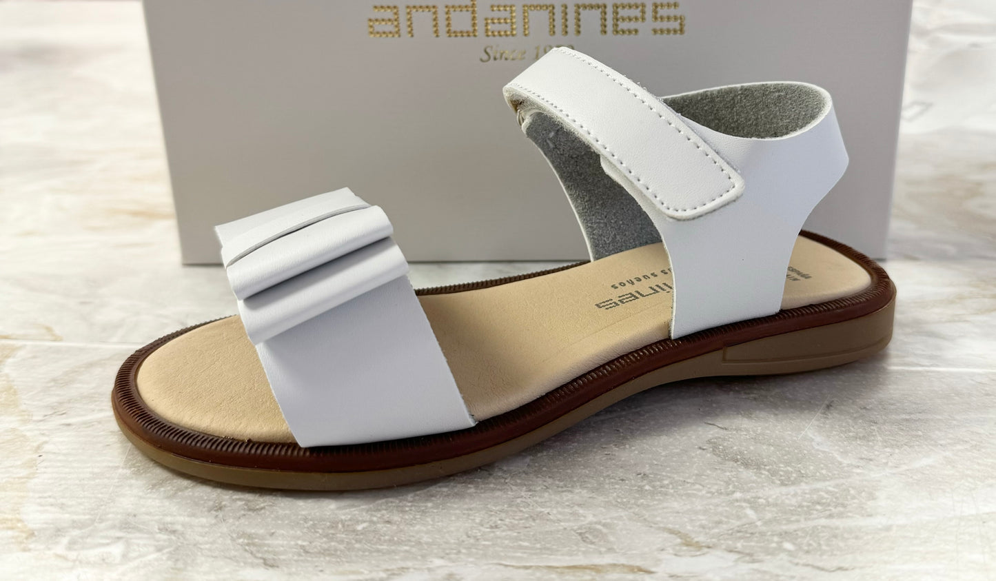 211439 Matt White Bow Andanines Sandal