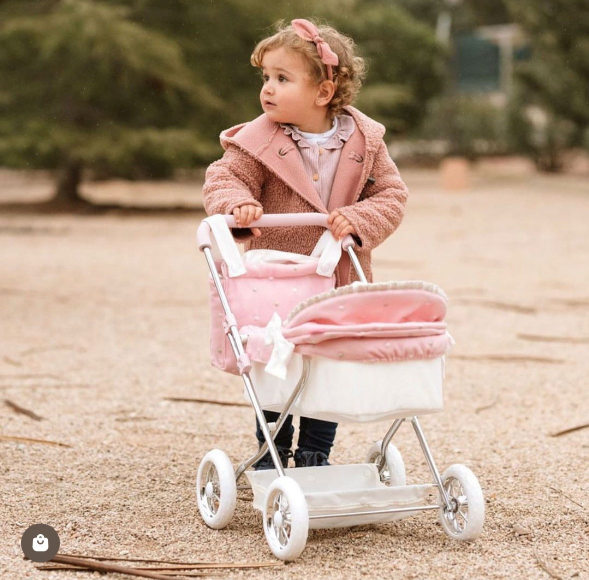 40821 Arias Pink & Ivory Frill Pram 2x1 (Age 3 & under)