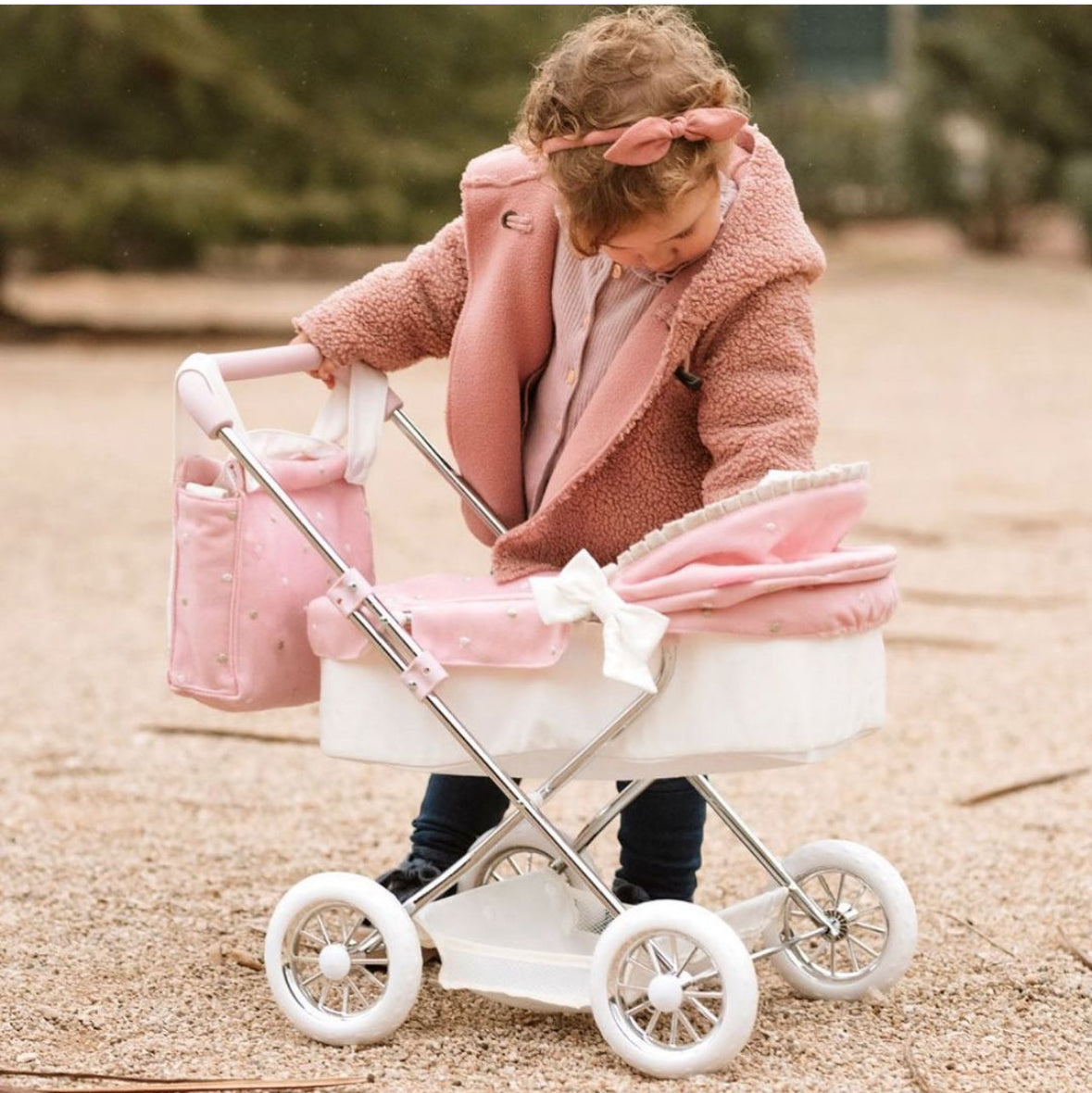 40821 Arias Pink & Ivory Frill Pram 2x1 (Age 3 & under)