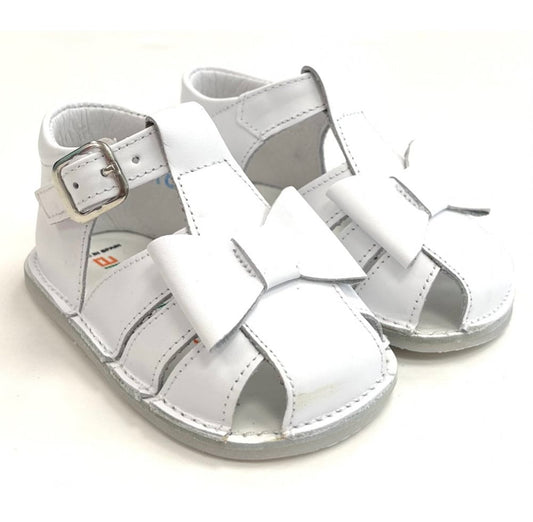 211077 Baby Girls Closed in Sandal White Patent