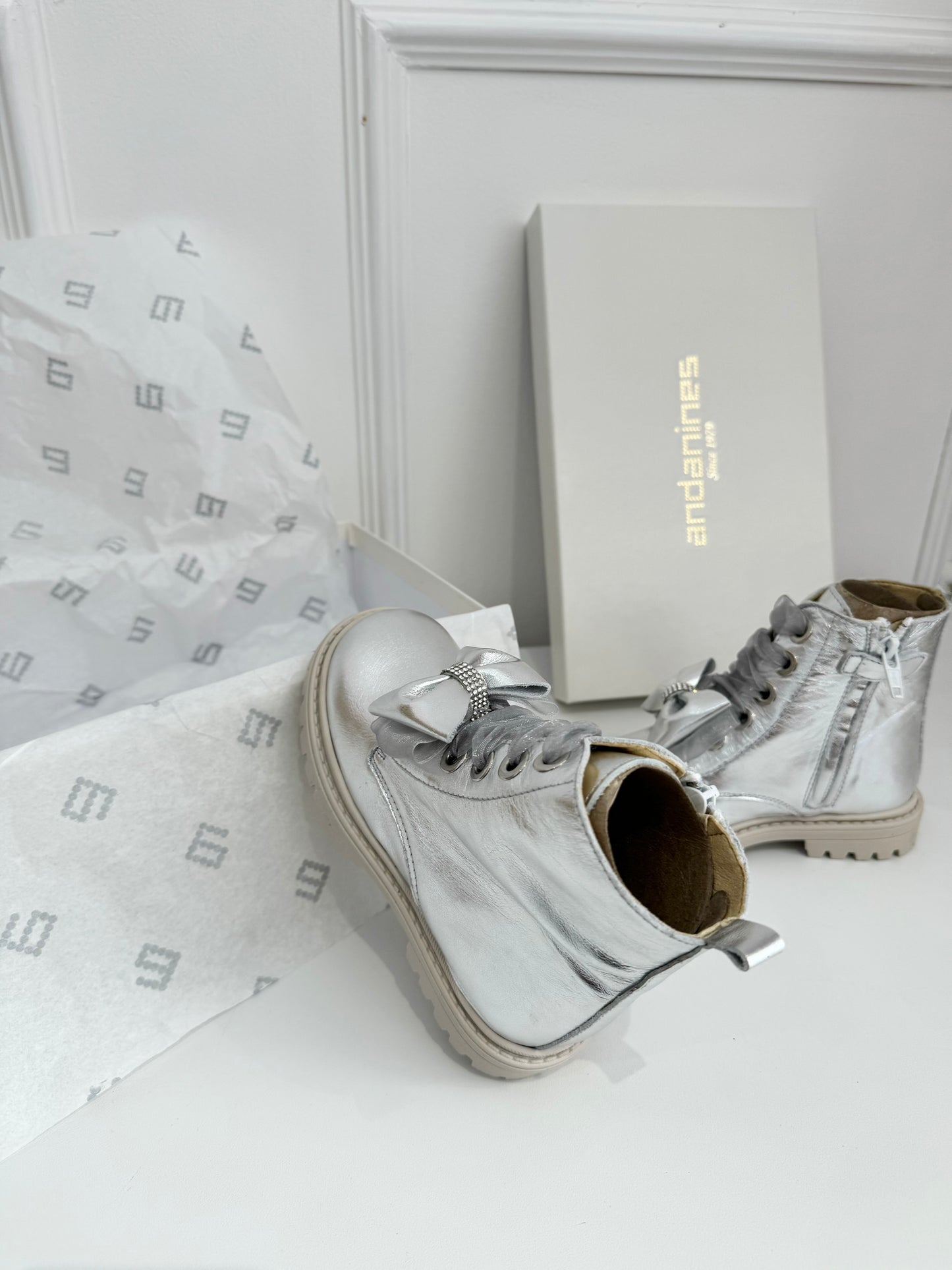 202482 Silver Bow Boot By Andanines