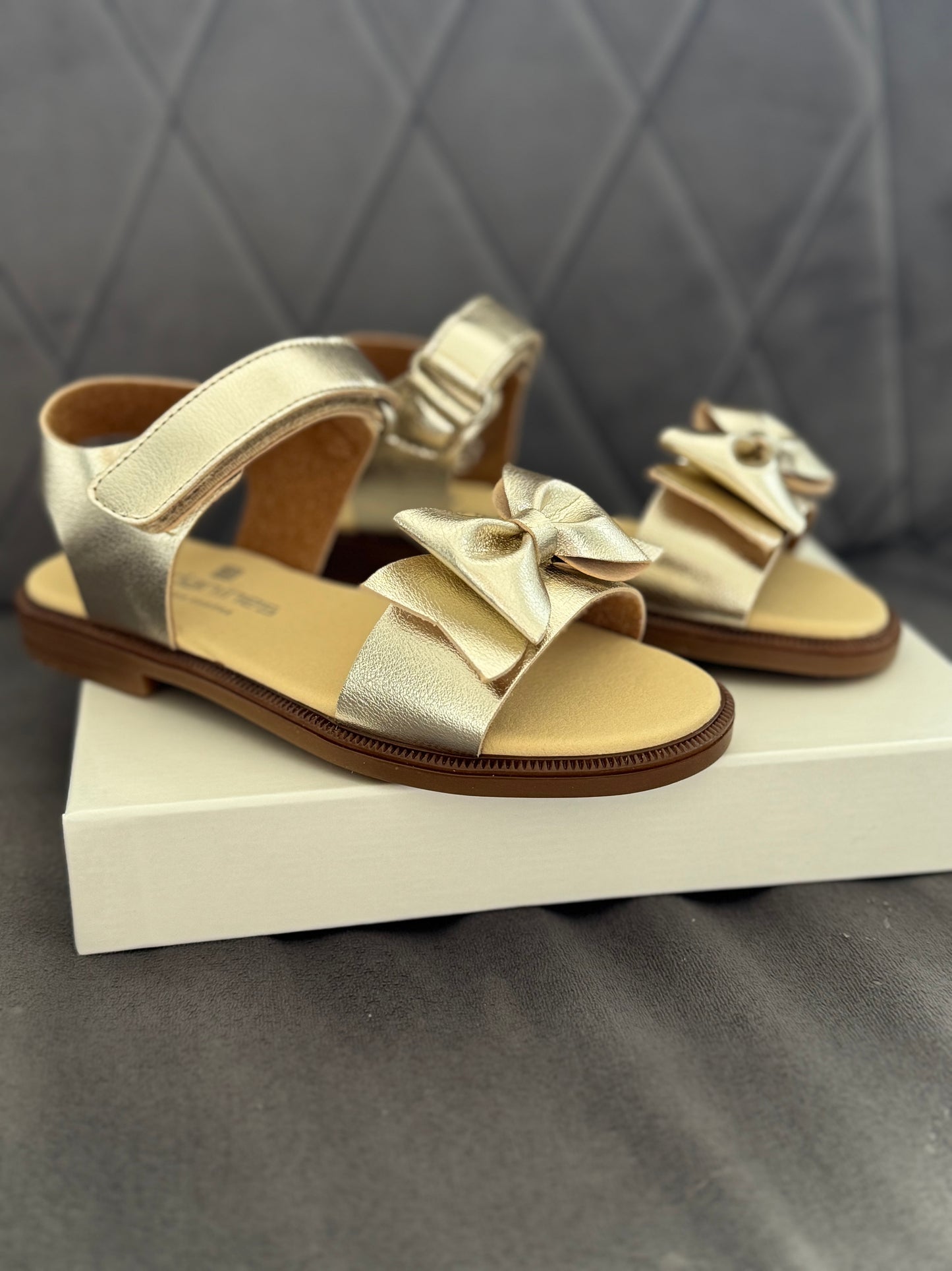 Andanines Gold Bow Sandal