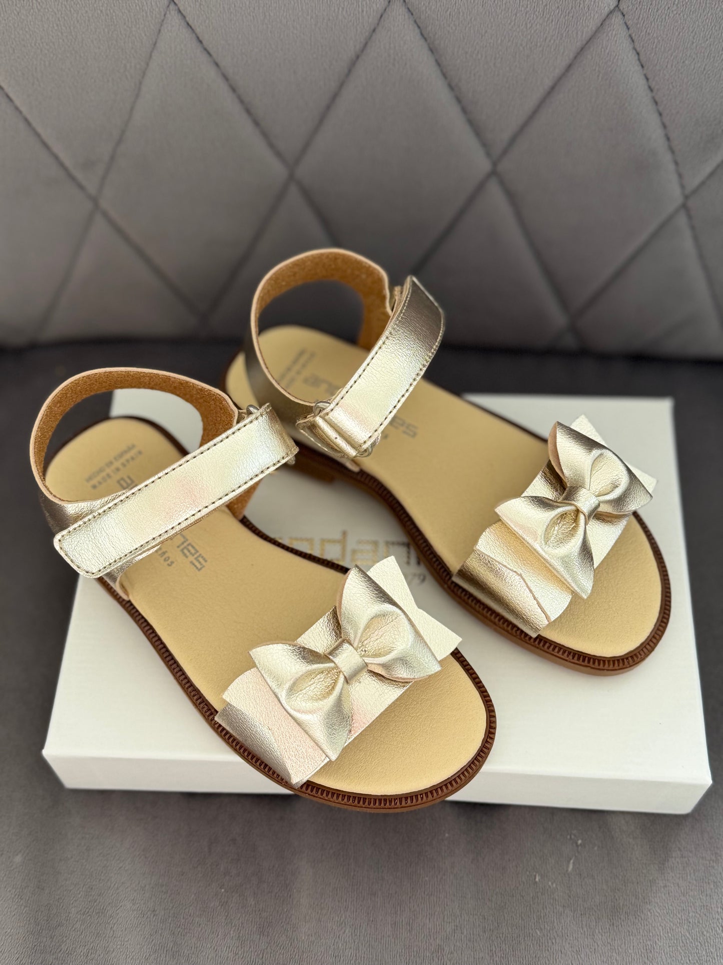 Andanines Gold Bow Sandal