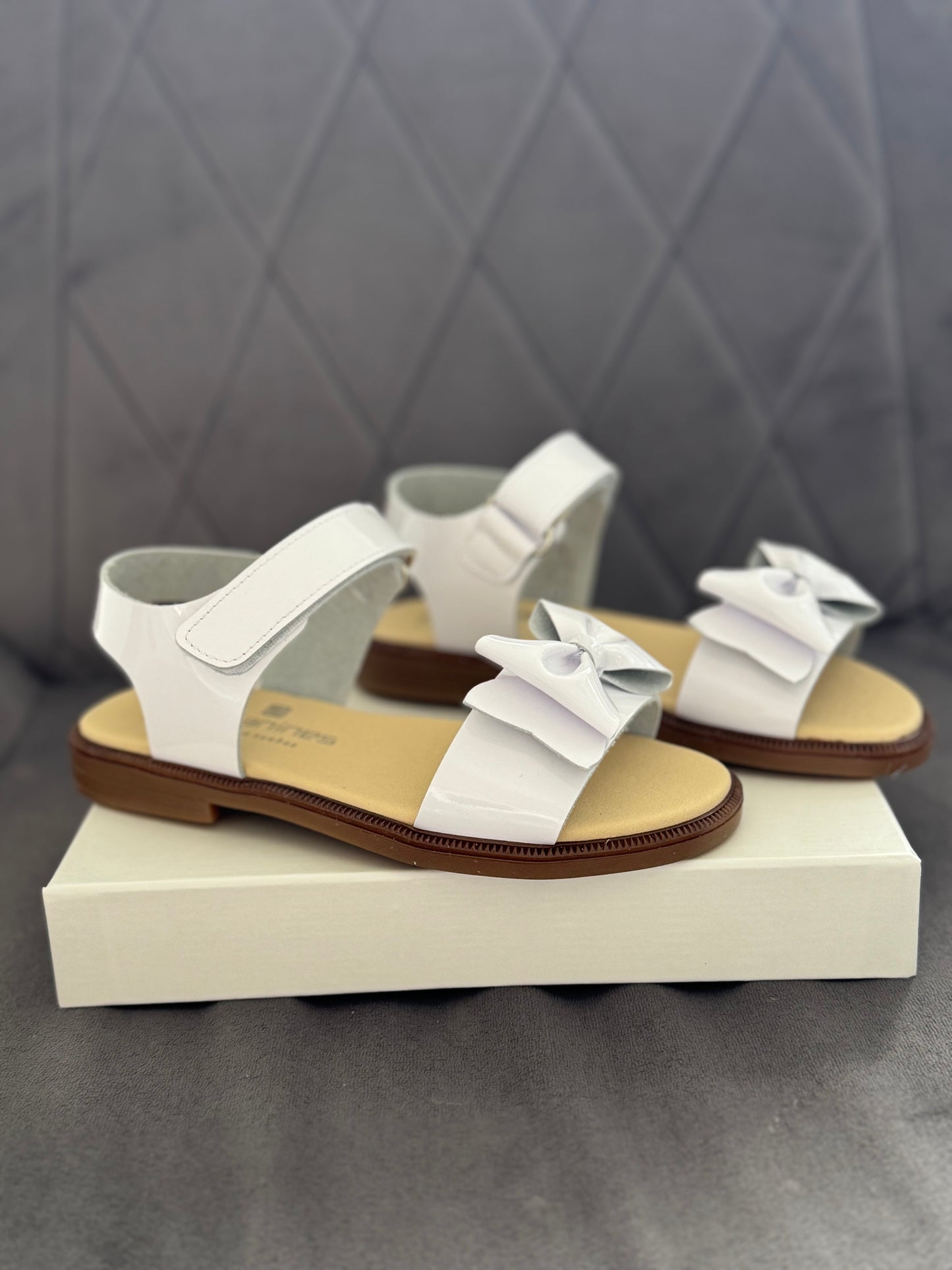 Andanines White Bow Sandal