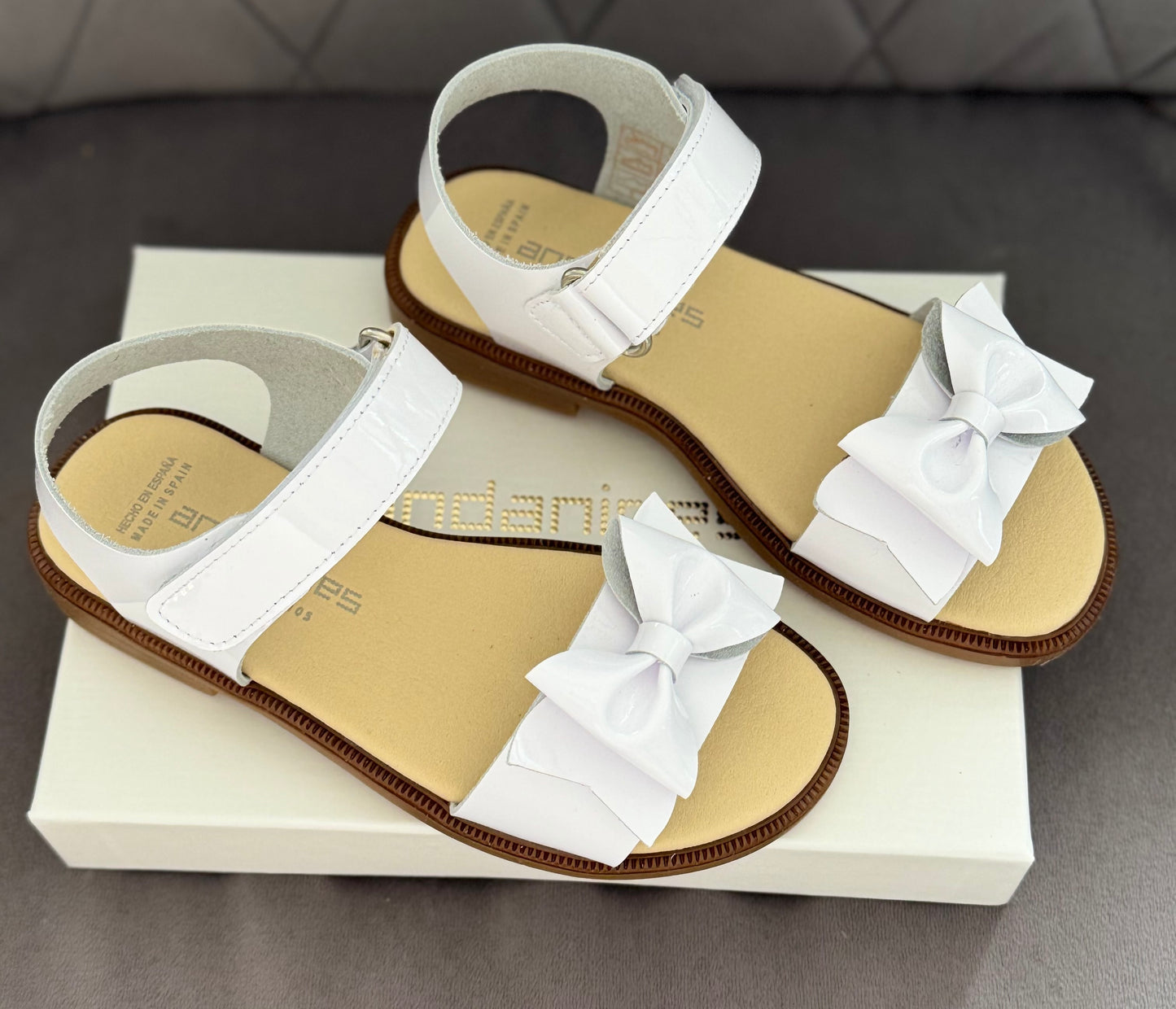 Andanines White Bow Sandal