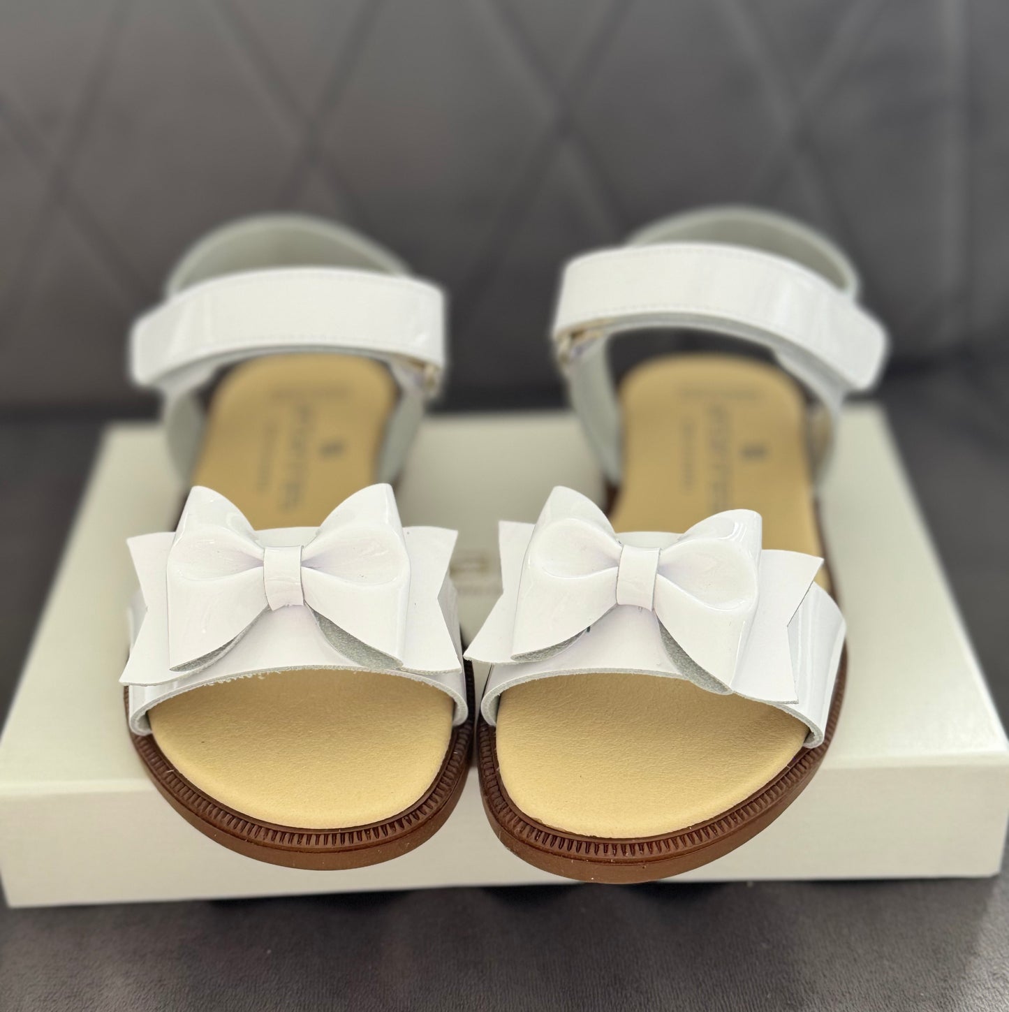 Andanines White Bow Sandal