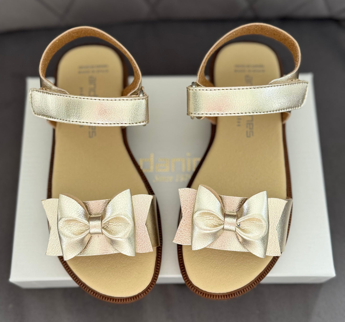Andanines Gold Bow Sandal