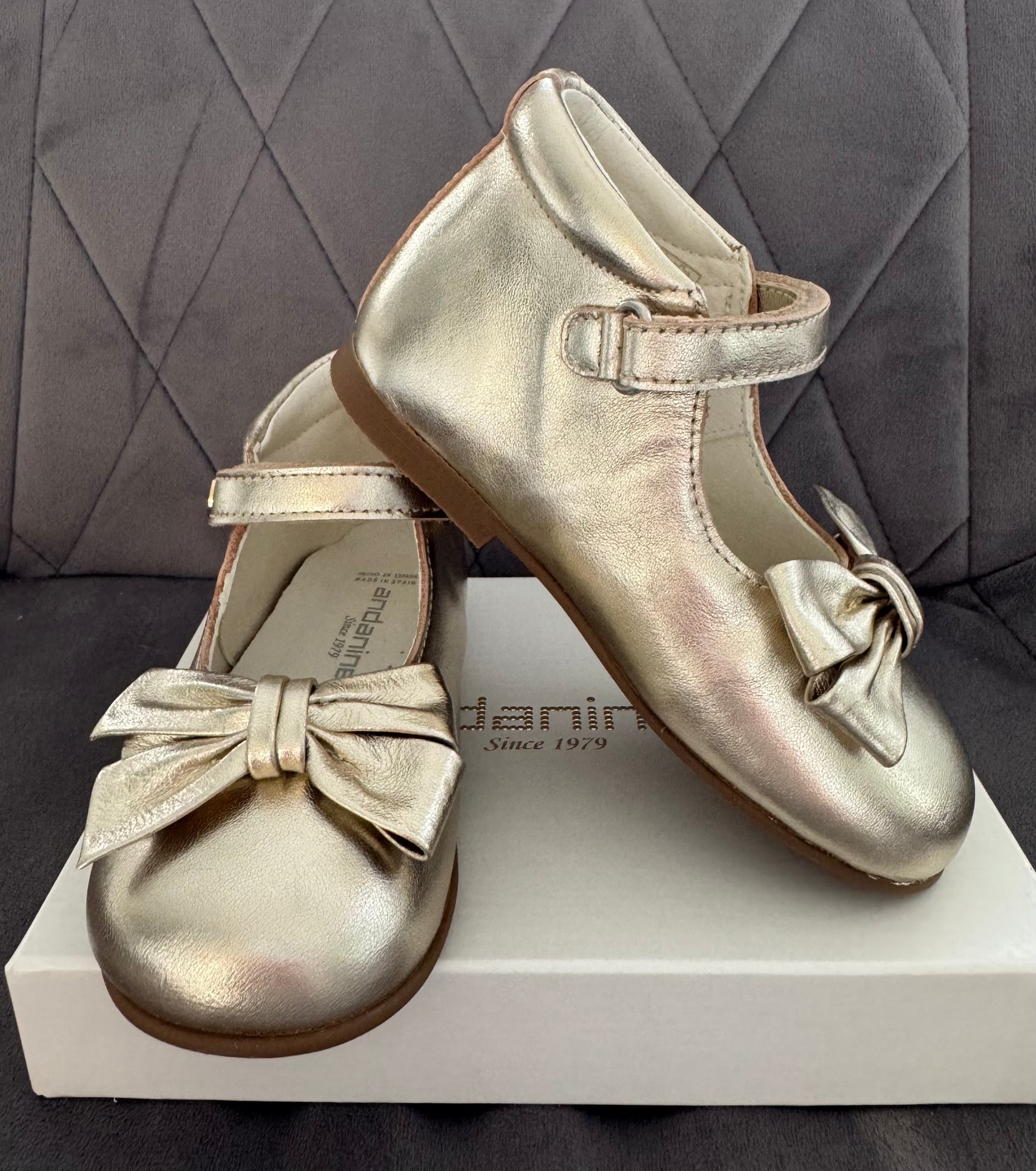 Andanines Bow High Back Gold