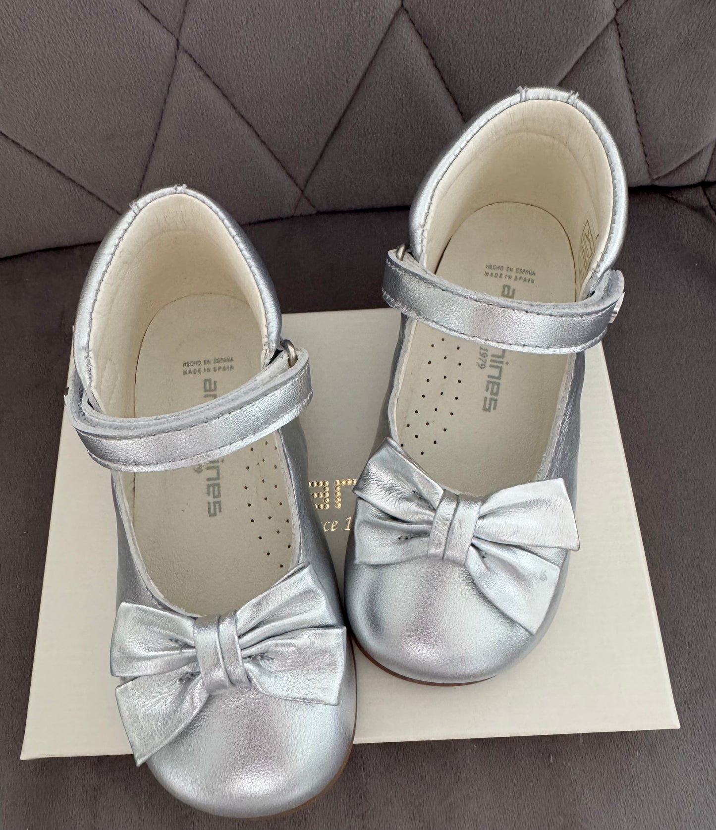 Andanines Bow High Back Silver