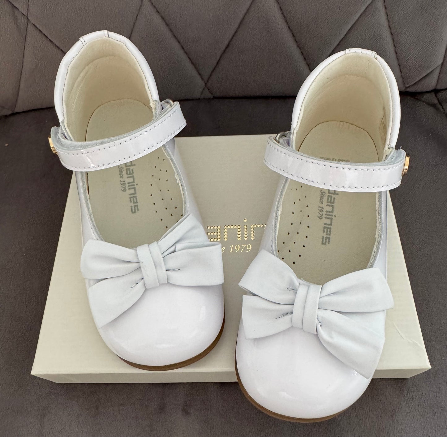 Andanines Bow High Back White