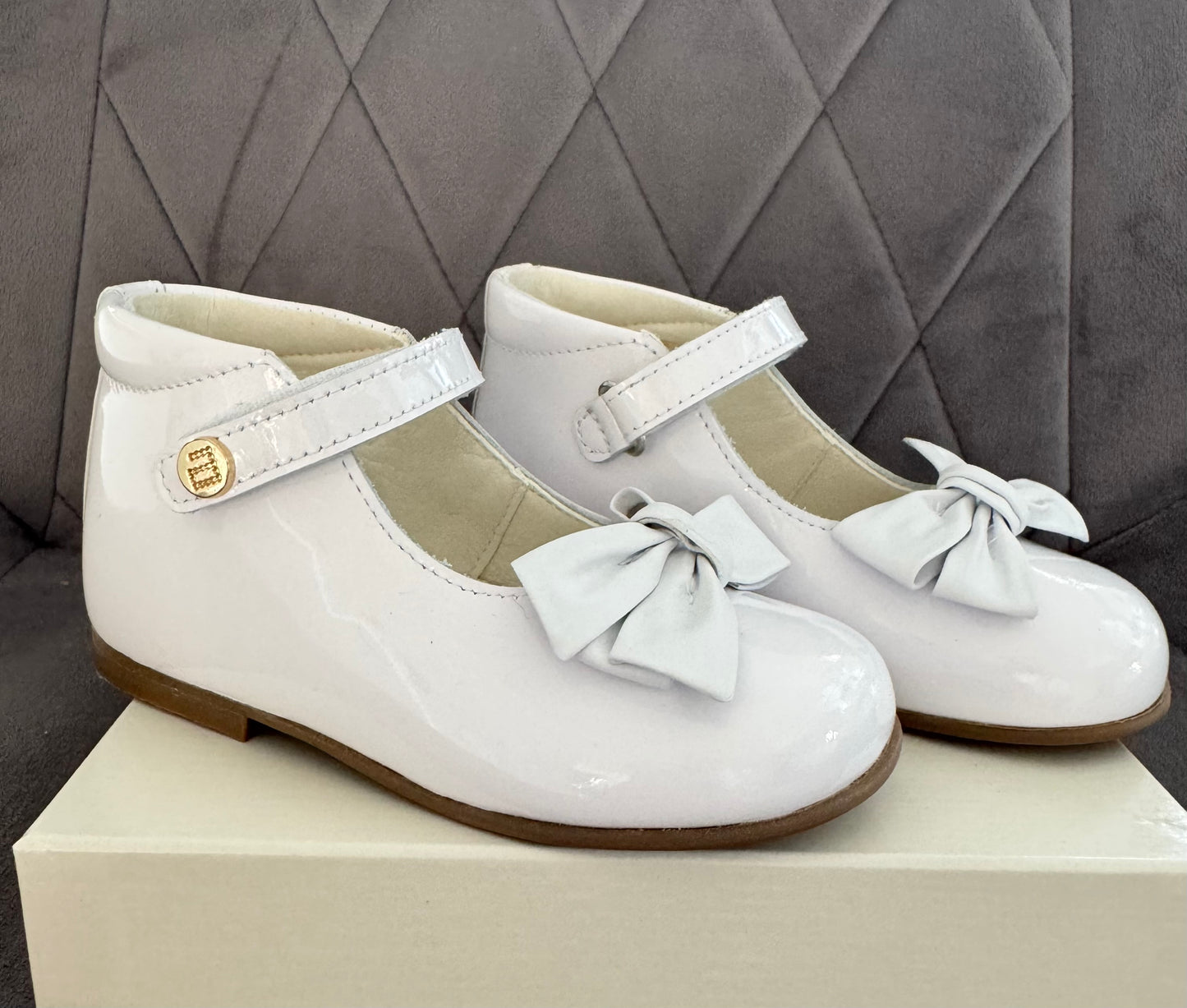 Andanines Bow High Back White