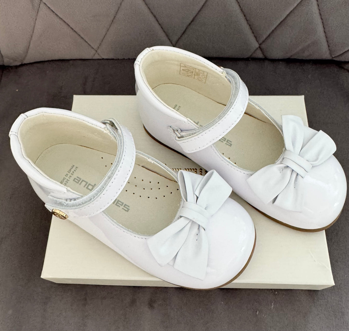 Andanines Bow High Back White