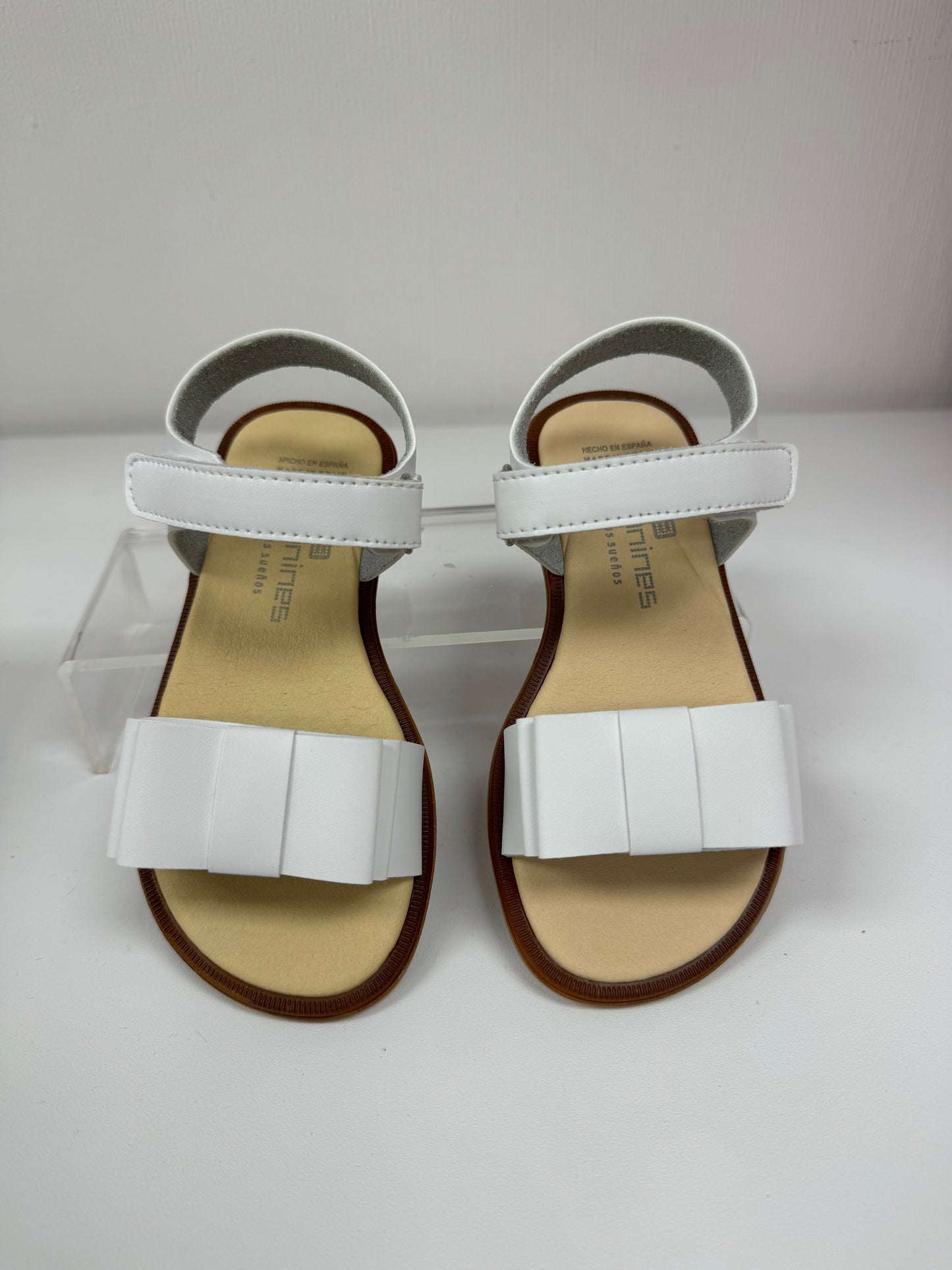 211439 Matt White Bow Andanines Sandal