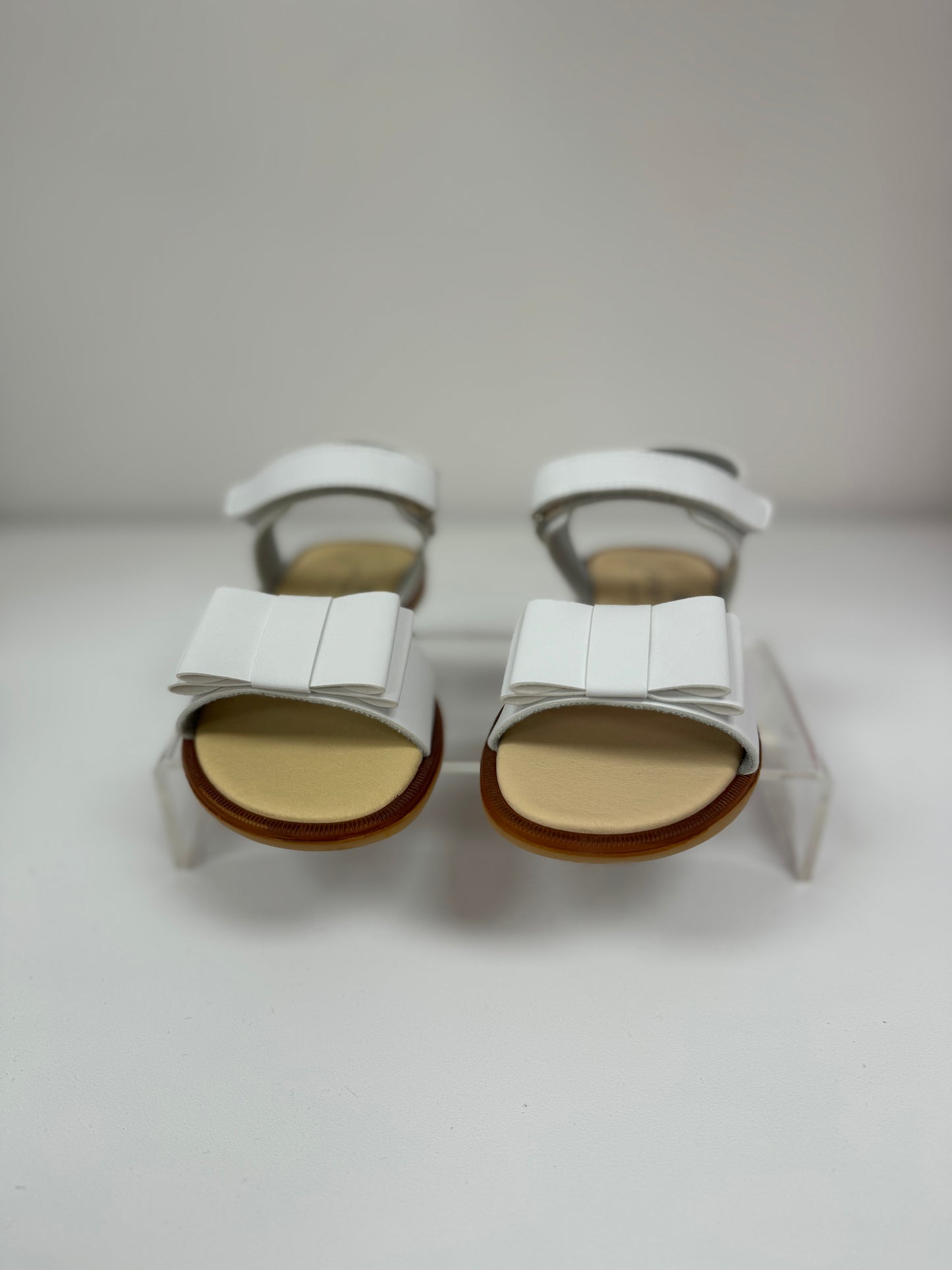 211439 Matt White Bow Andanines Sandal