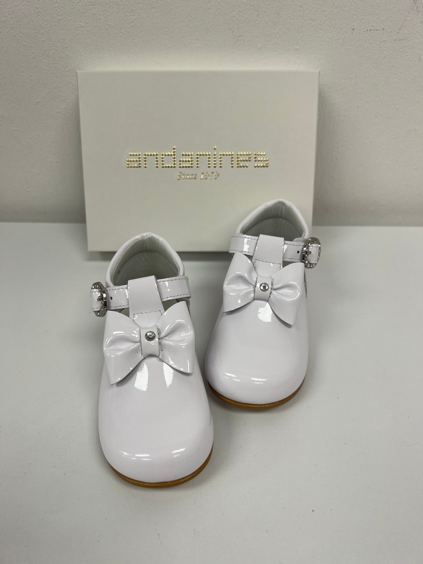231270 White Patent T-Bar Bow Andanines