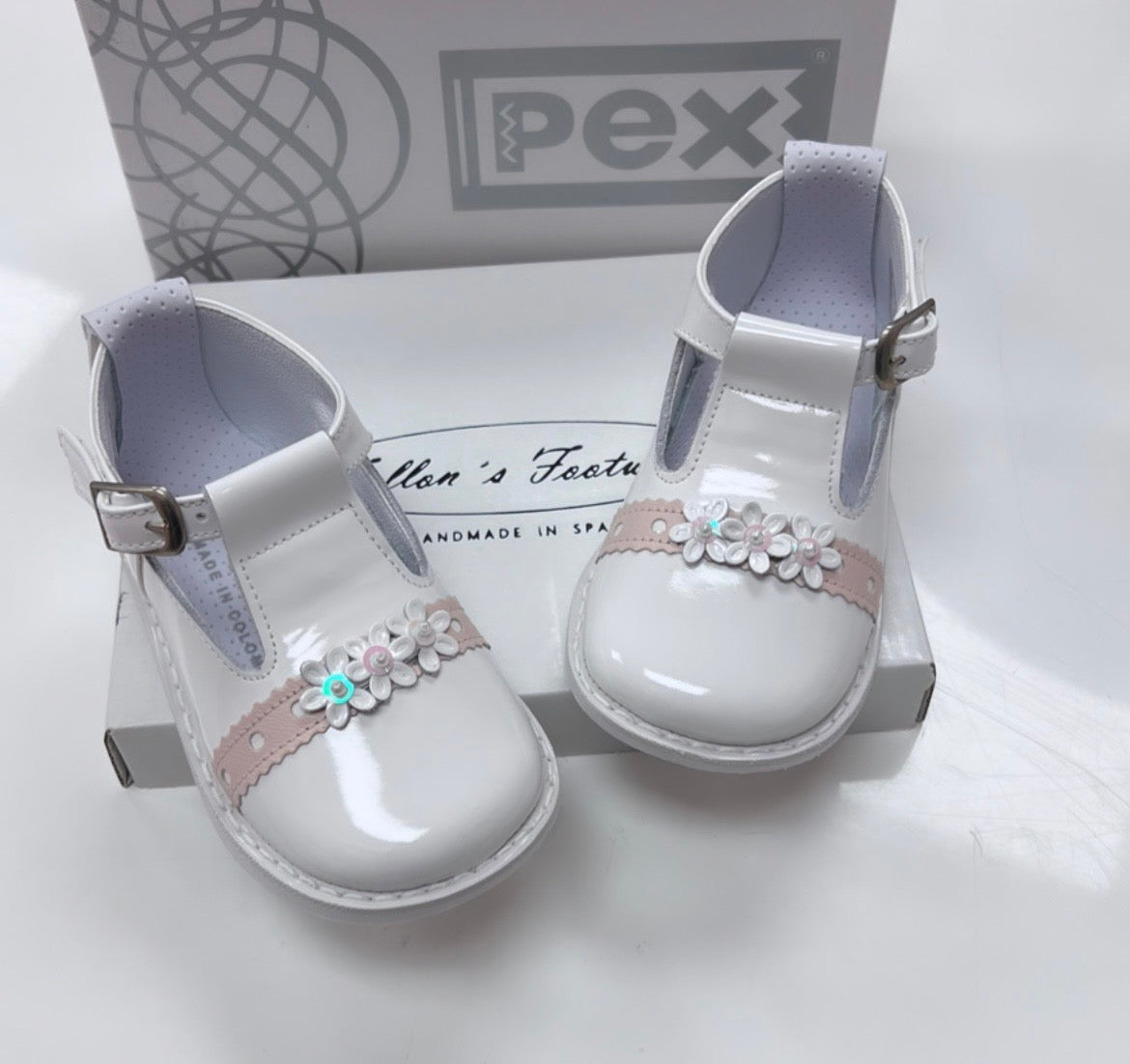 PEX White Daisy Shoe
