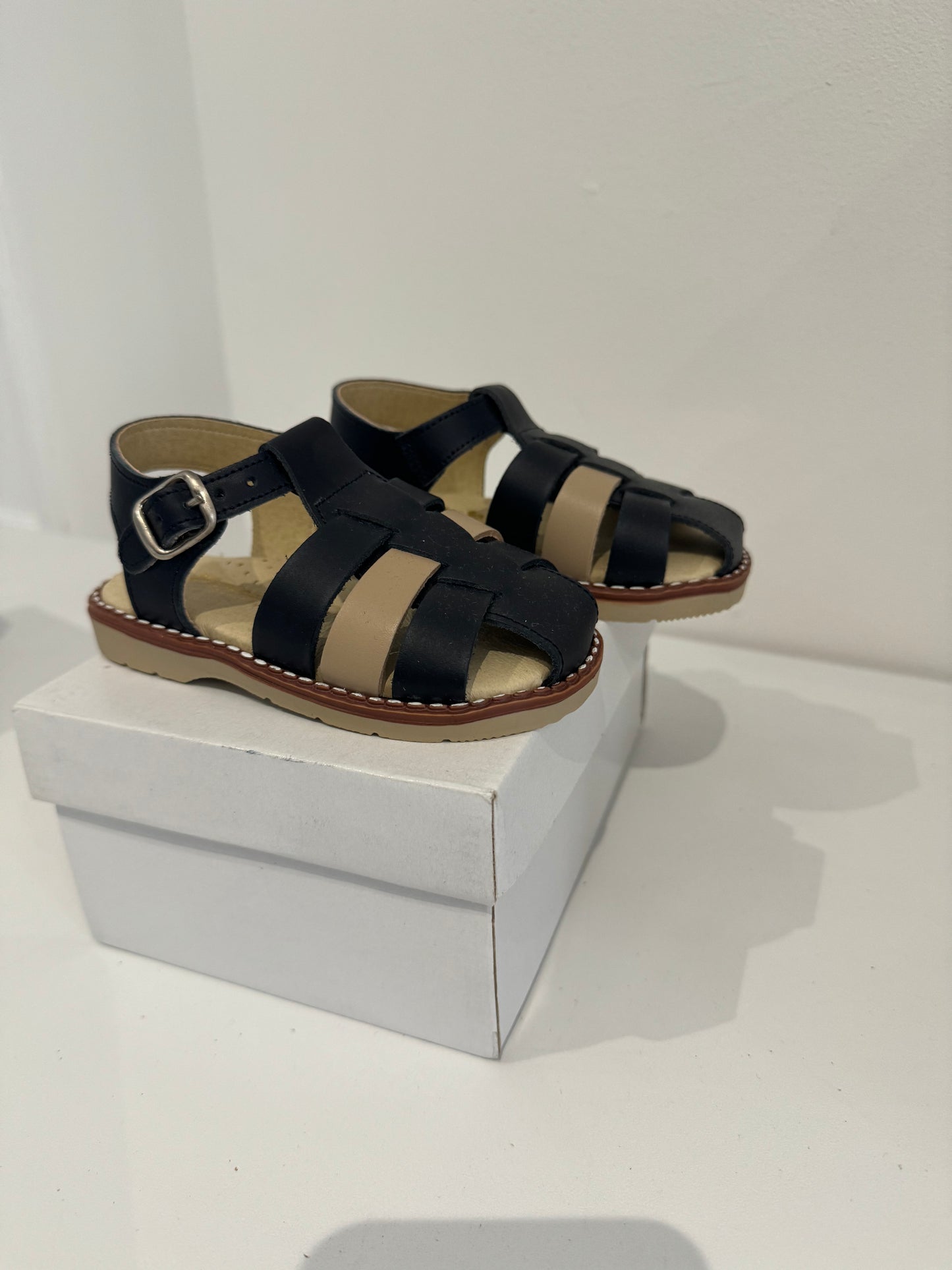 E526 Navy With Tan Sandals