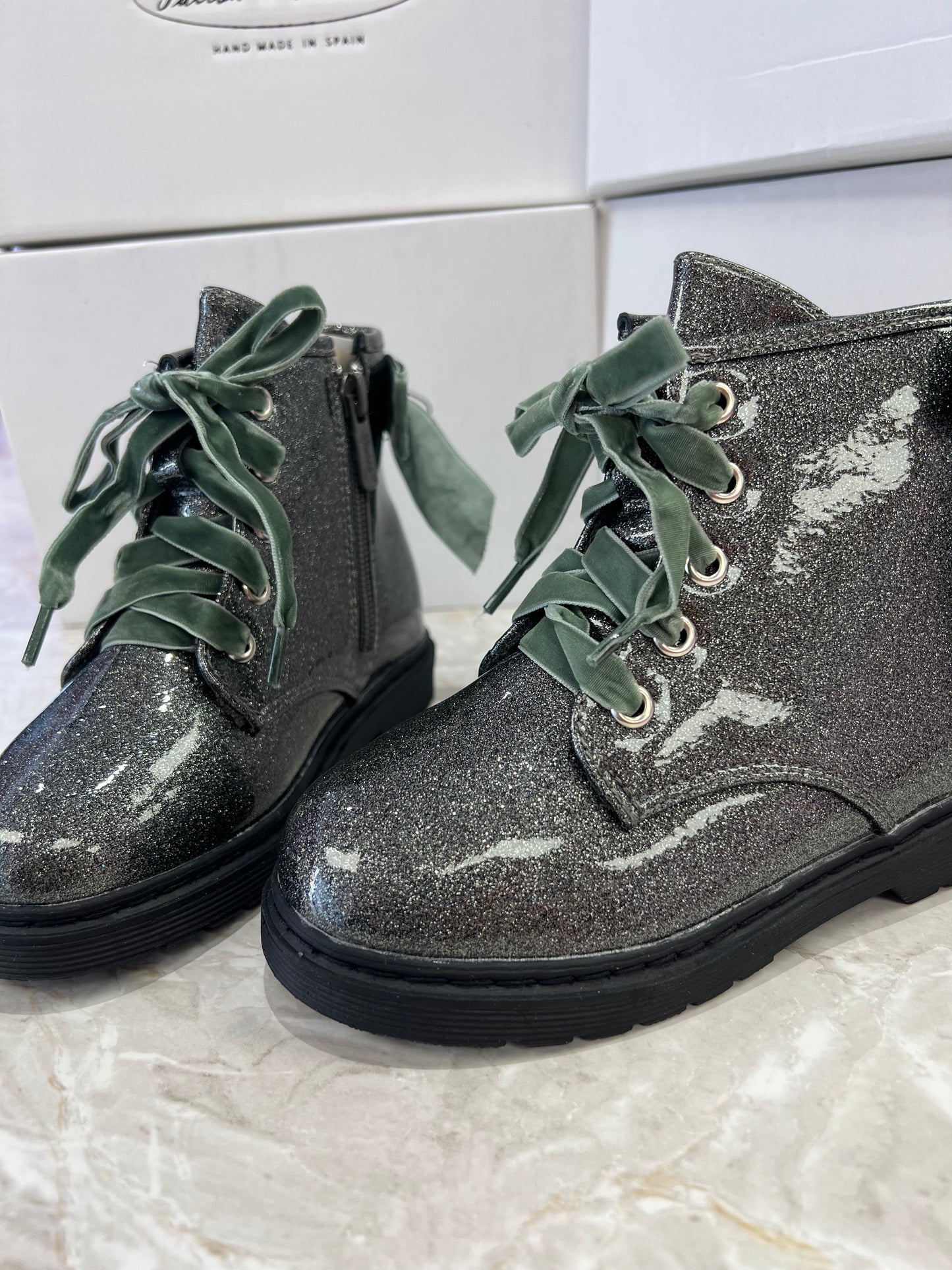 C822 Silver Back Bow Boot