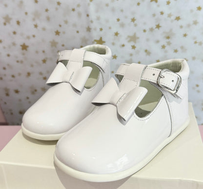 White Patent Bow High Back Andanines