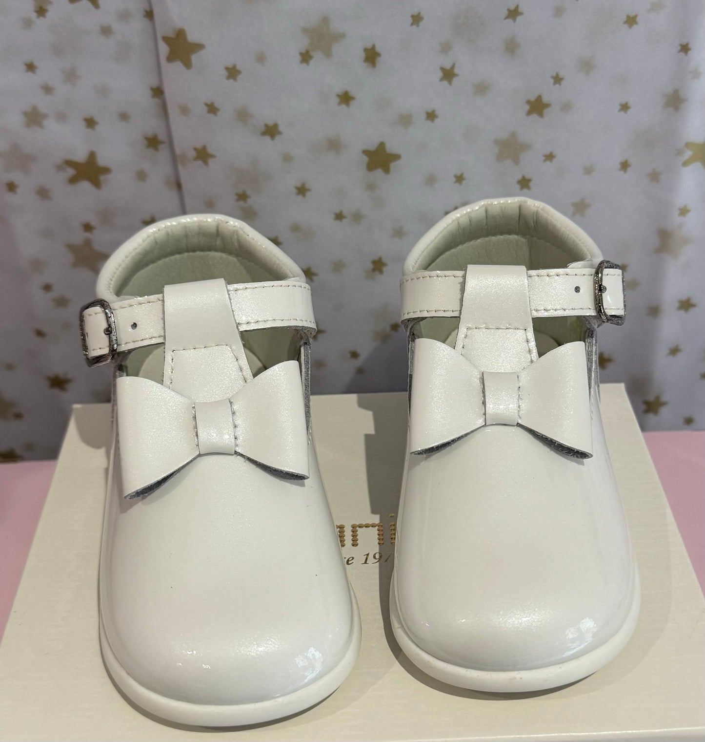 PEARL White Ivory Patent Bow High back Andanines