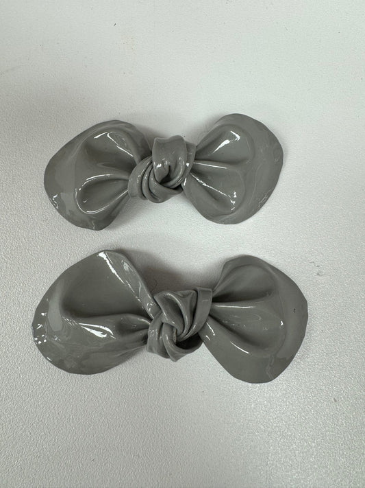 Extra Light Grey Twist Patent Shoe Bows