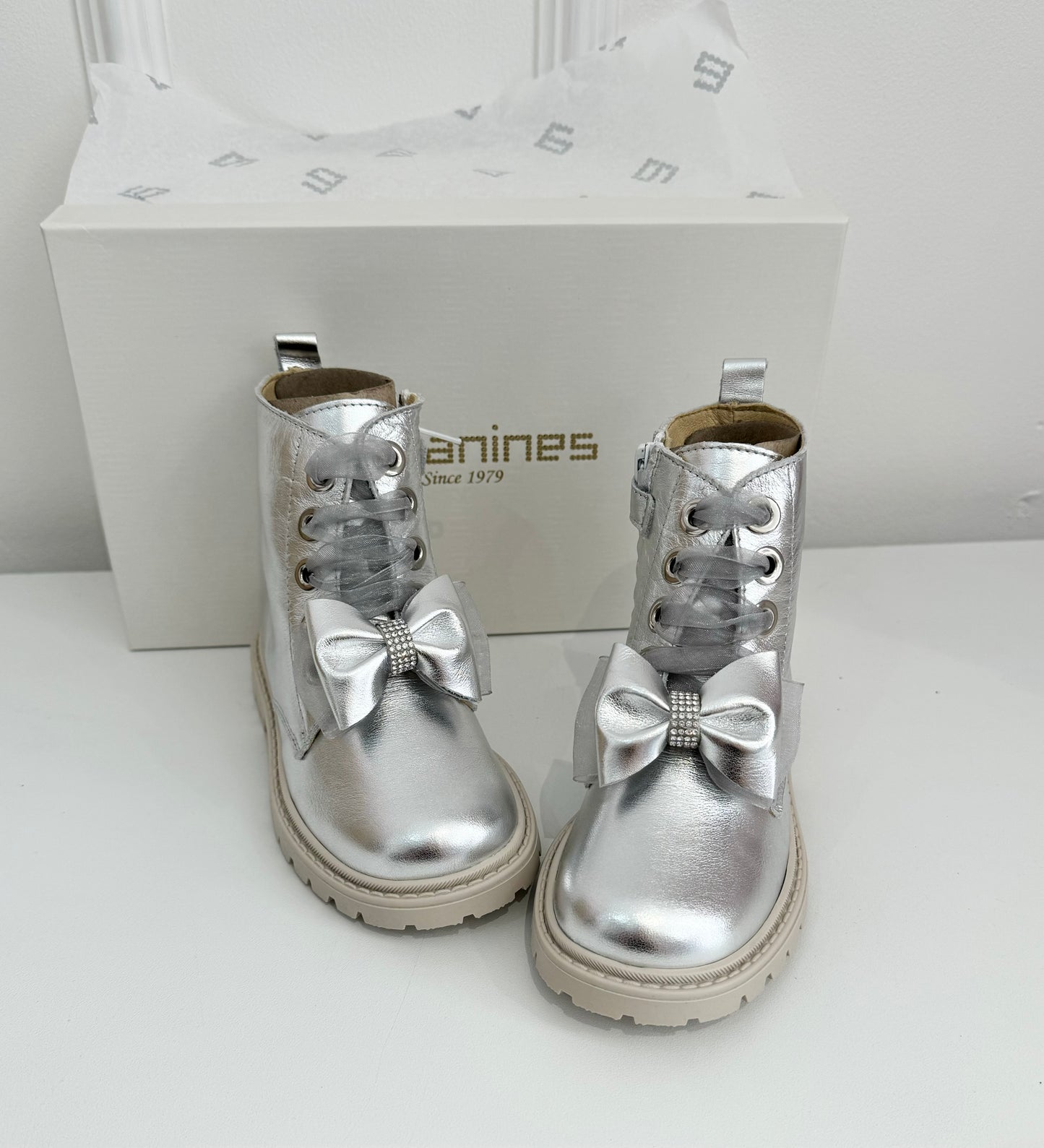 202482 Silver Bow Boot By Andanines