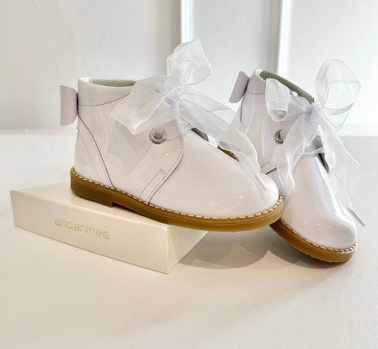 232321 White Bow Boots