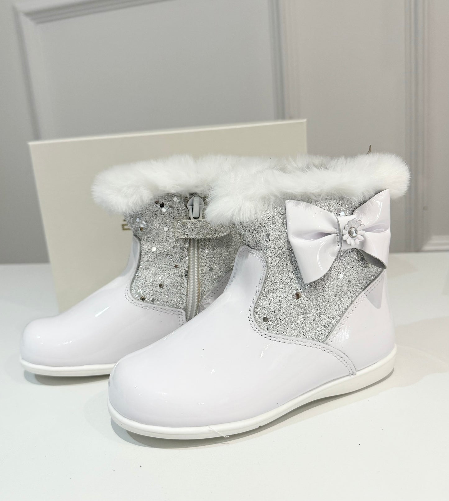 232326 White Fur Boots