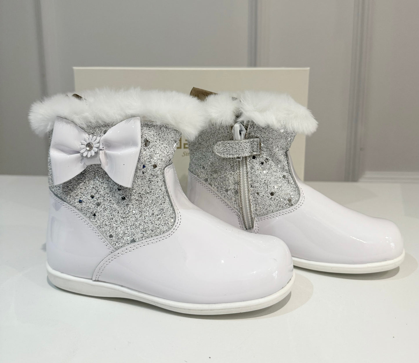 232326 White Fur Boots