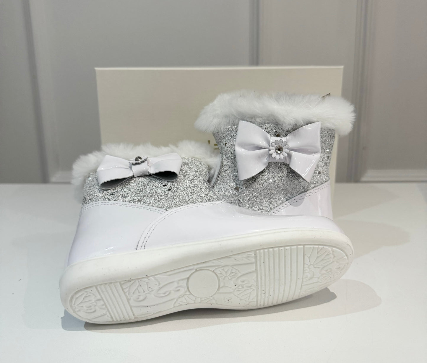 232326 White Fur Boots