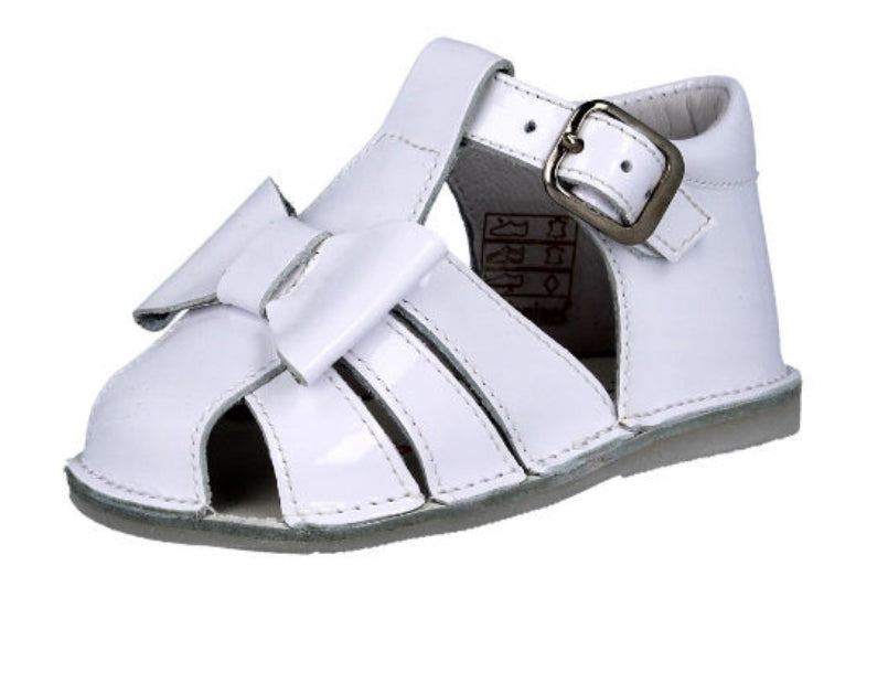 211077 Baby Girls Closed in Sandal White Patent
