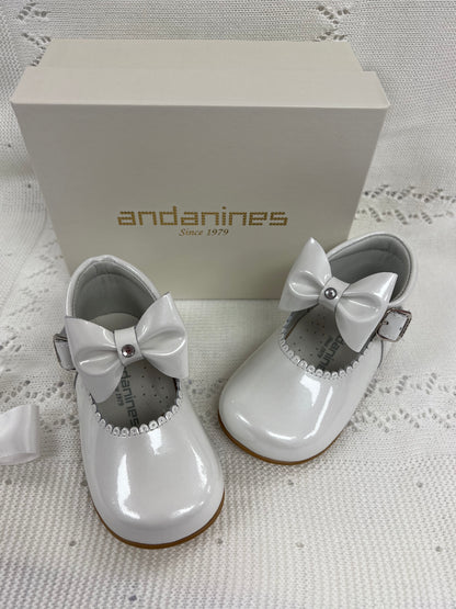 231272 Pearl Ivory Patent Bow Andanines