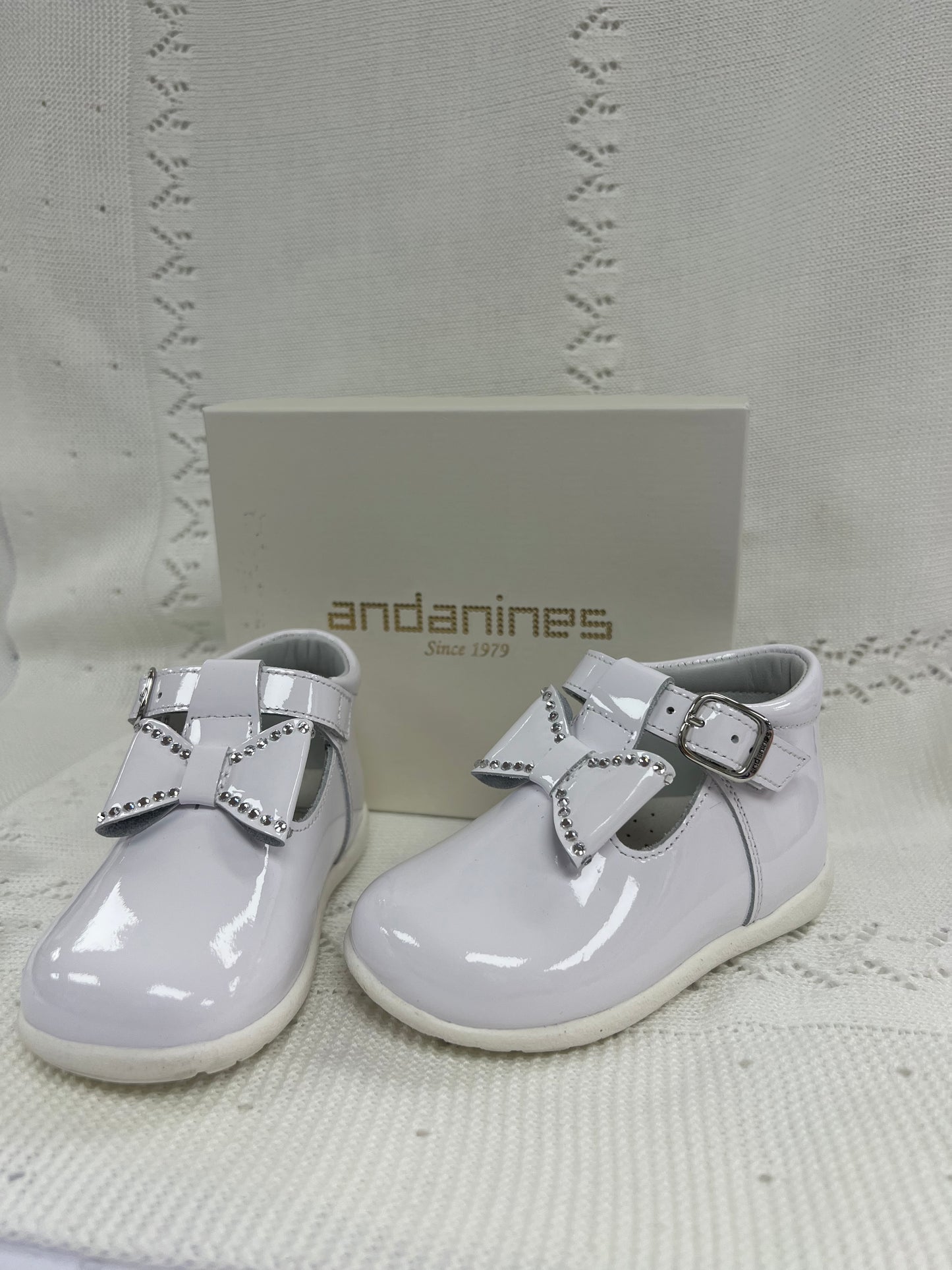 231286 White Patent Bow T-Bar Andanines