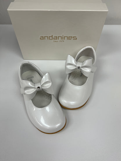 231600 Pearl (IVORY) Stud Bow by Andanines