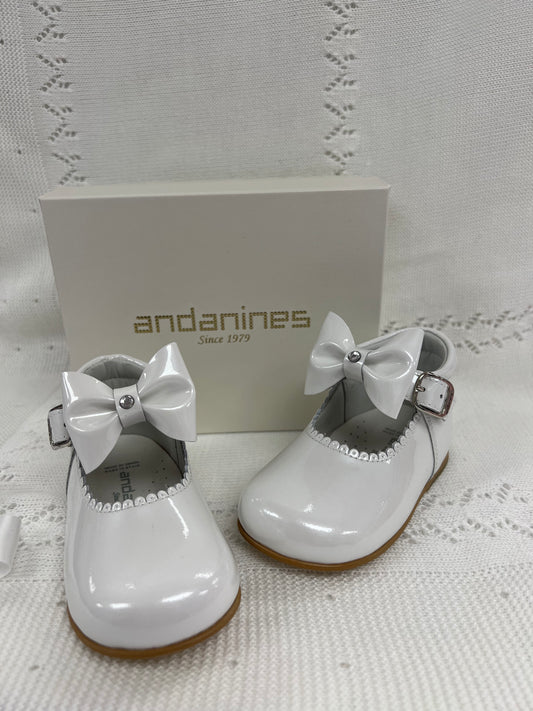 231272 Pearl Ivory Patent Bow Andanines