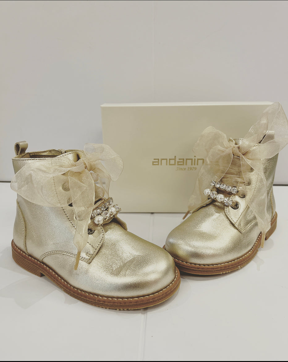 202966 Gold Pearl and Diamond Boot Andanines