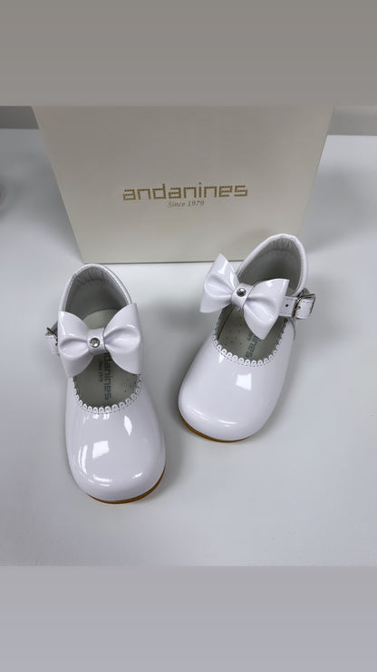 231272 White Patent Bow Andanines High Back