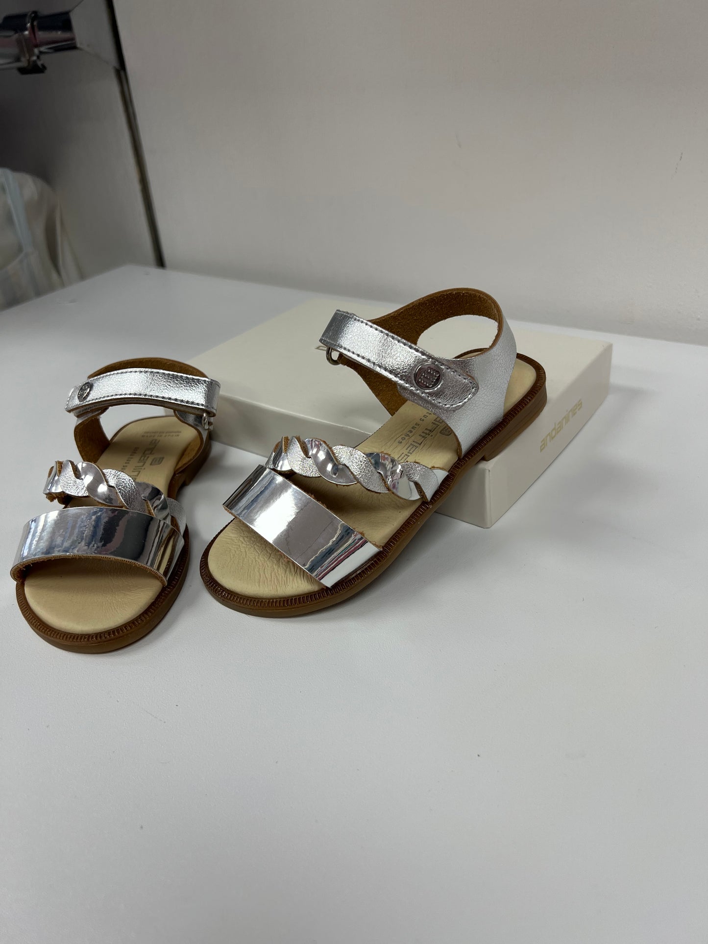 231725 Andanines Silver Pleat Cable Sandal