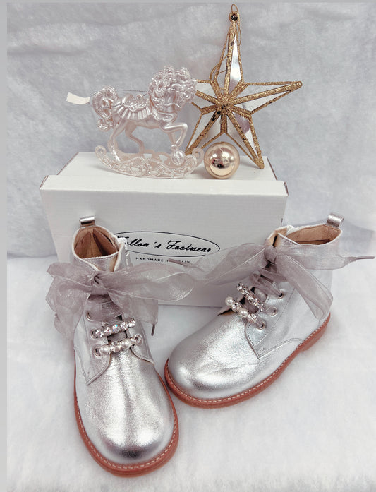 202966 Silver Pearl and Diamond Boot Andanines