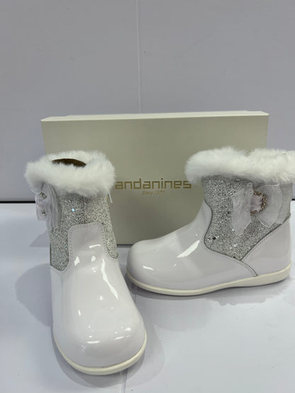 222327 White Bow Andanines Boots