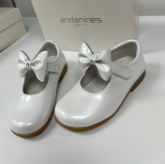 231600 Pearl (IVORY) Stud Bow by Andanines