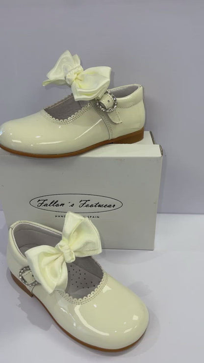 6270-1 Cream Shoe with Diamante Buckle